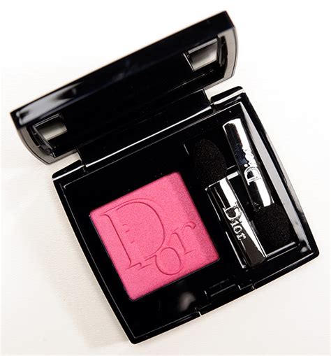 Dior Bow (887) Mono Eyeshadow Review, Photos, .